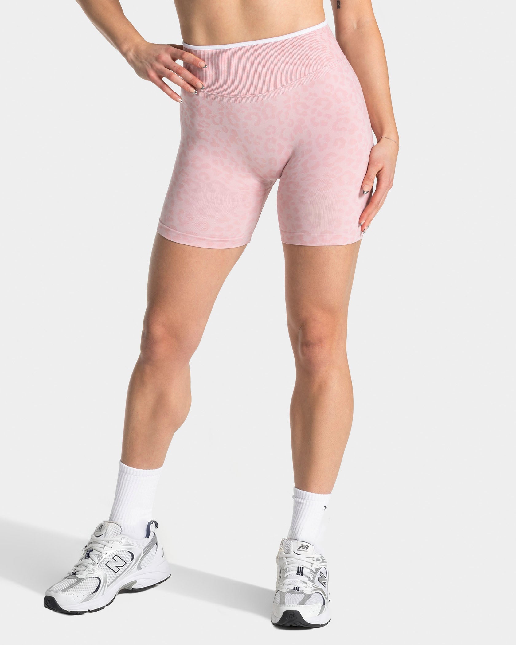 Contrastline Sculpt Scrunch Shorts "Leo Rosa"