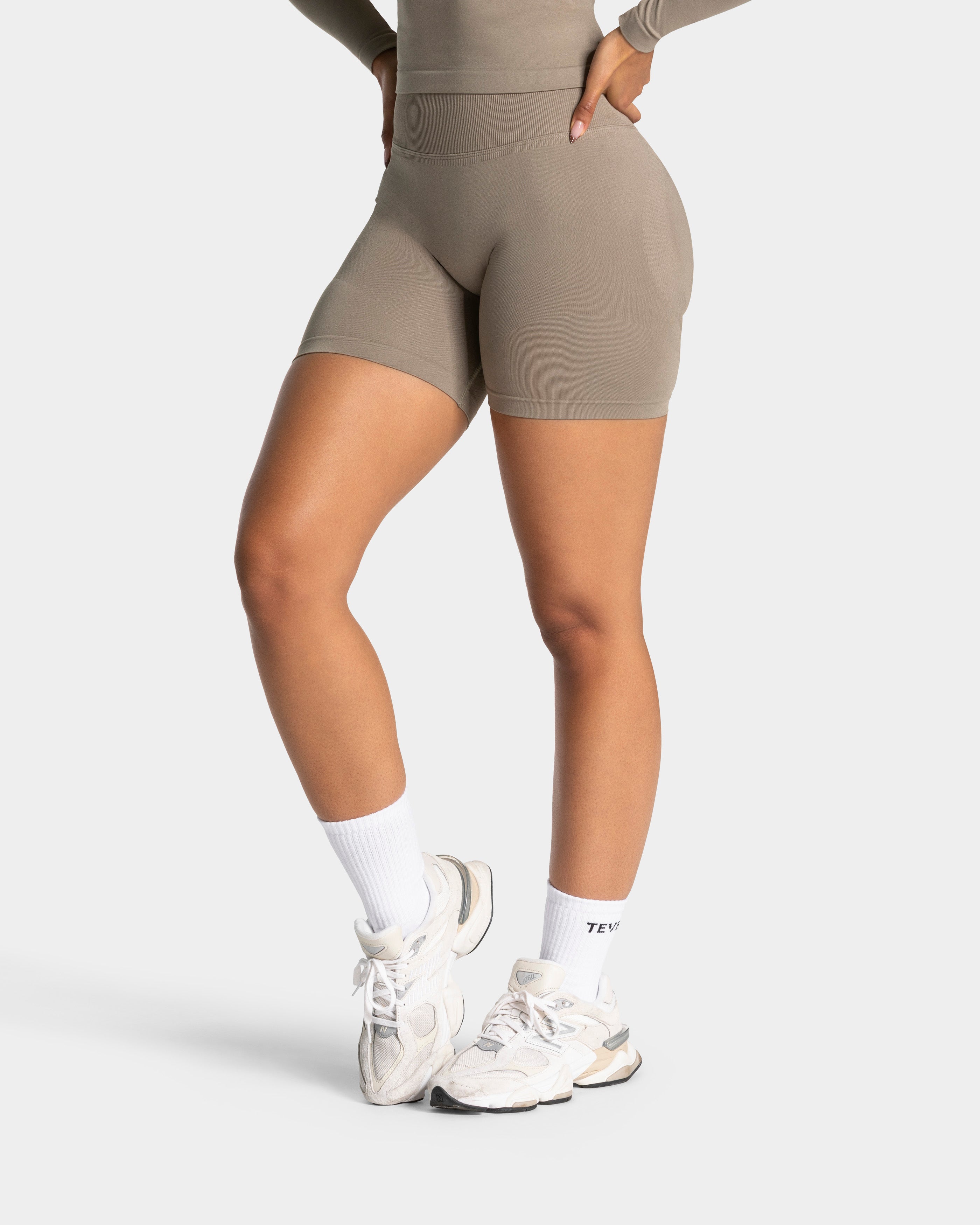 Charming Pro Lifted Scrunch Shorts "Khaki"