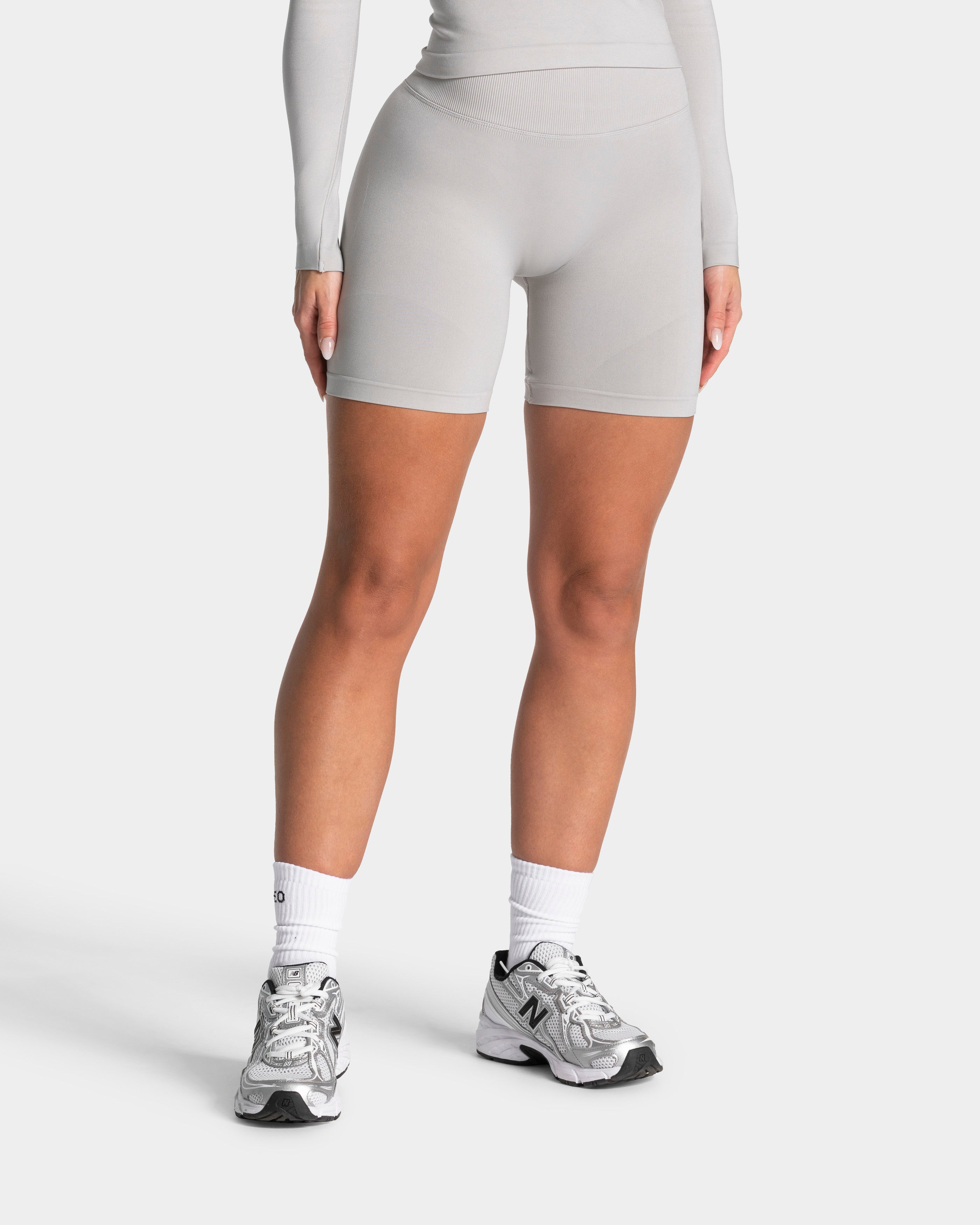 Charming Pro Lifted Scrunch Shorts "Moon"