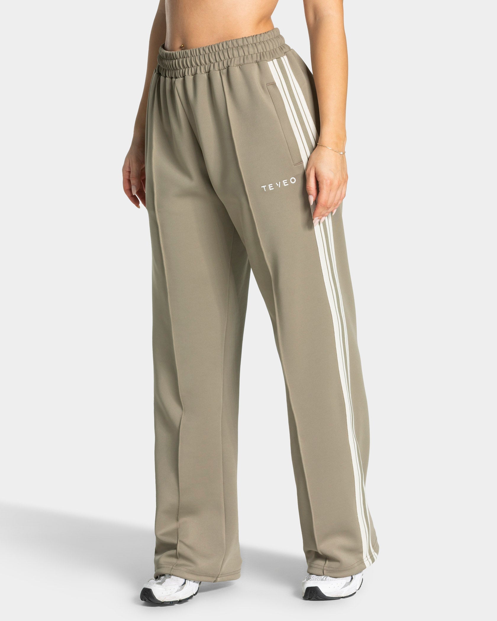 Club Straight Leg Jogger "Khaki"