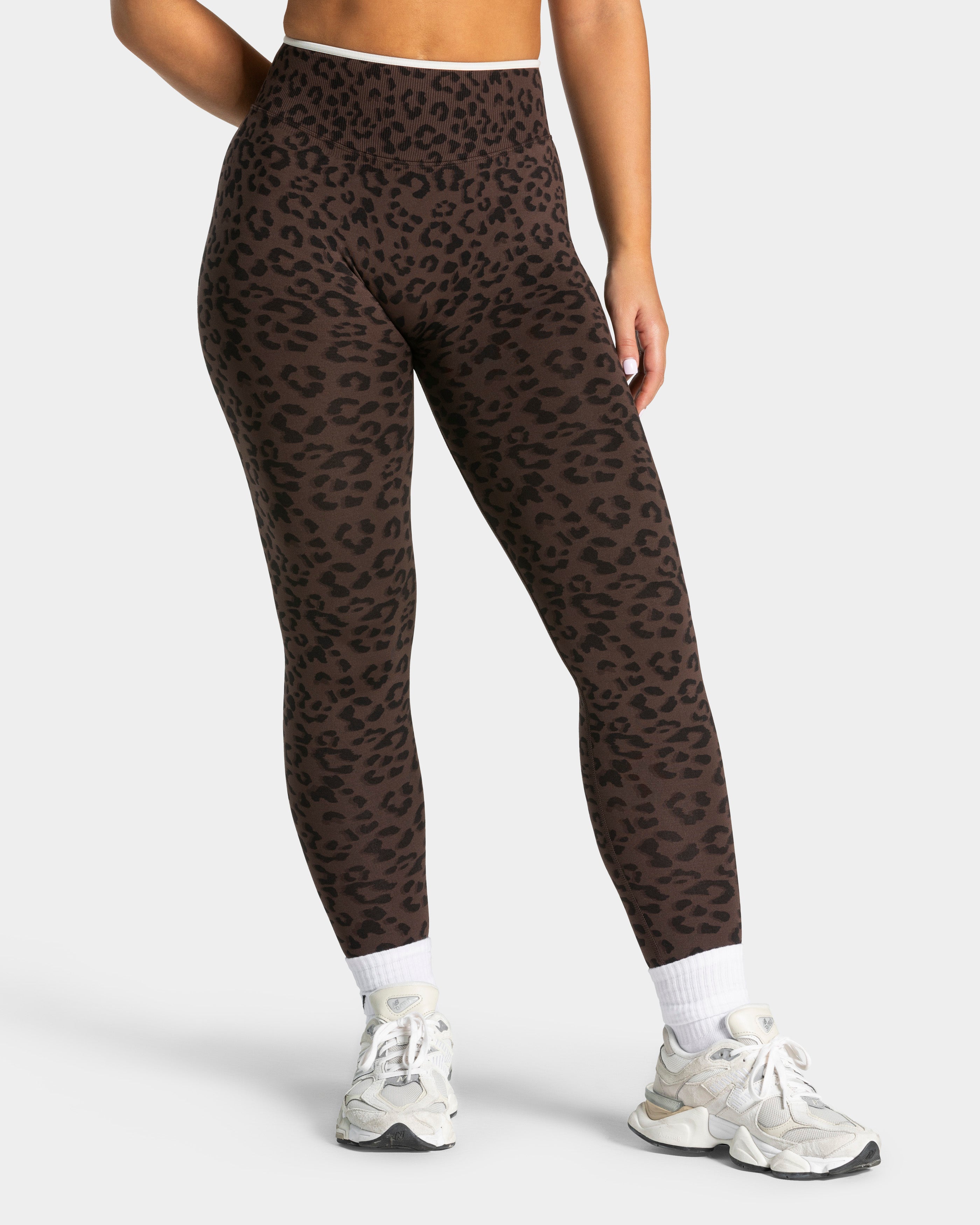 Contrastline Sculpt Scrunch Leggings "Leo Espresso"