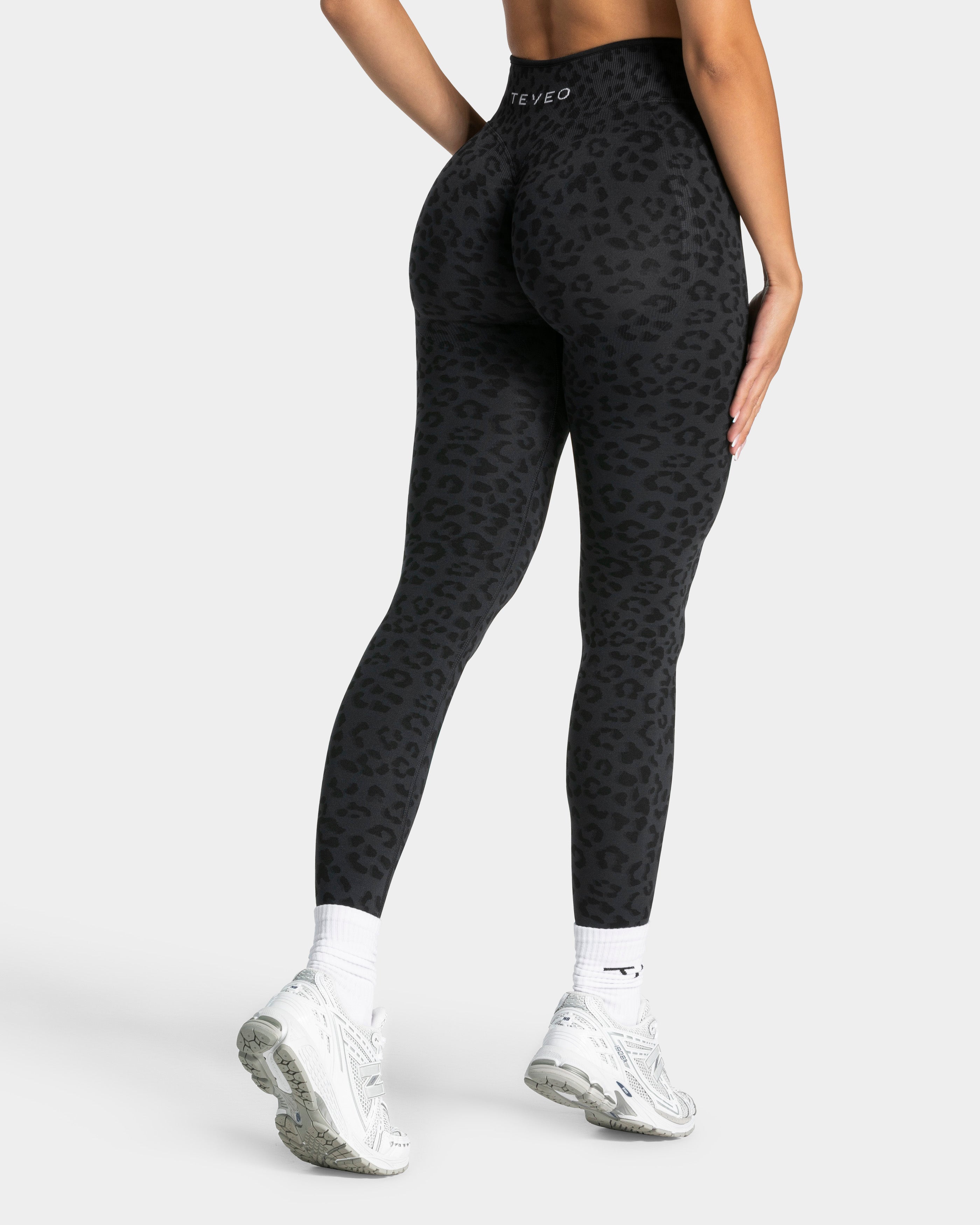 Contrastline Sculpt Scrunch Leggings "Leo Schwarz"