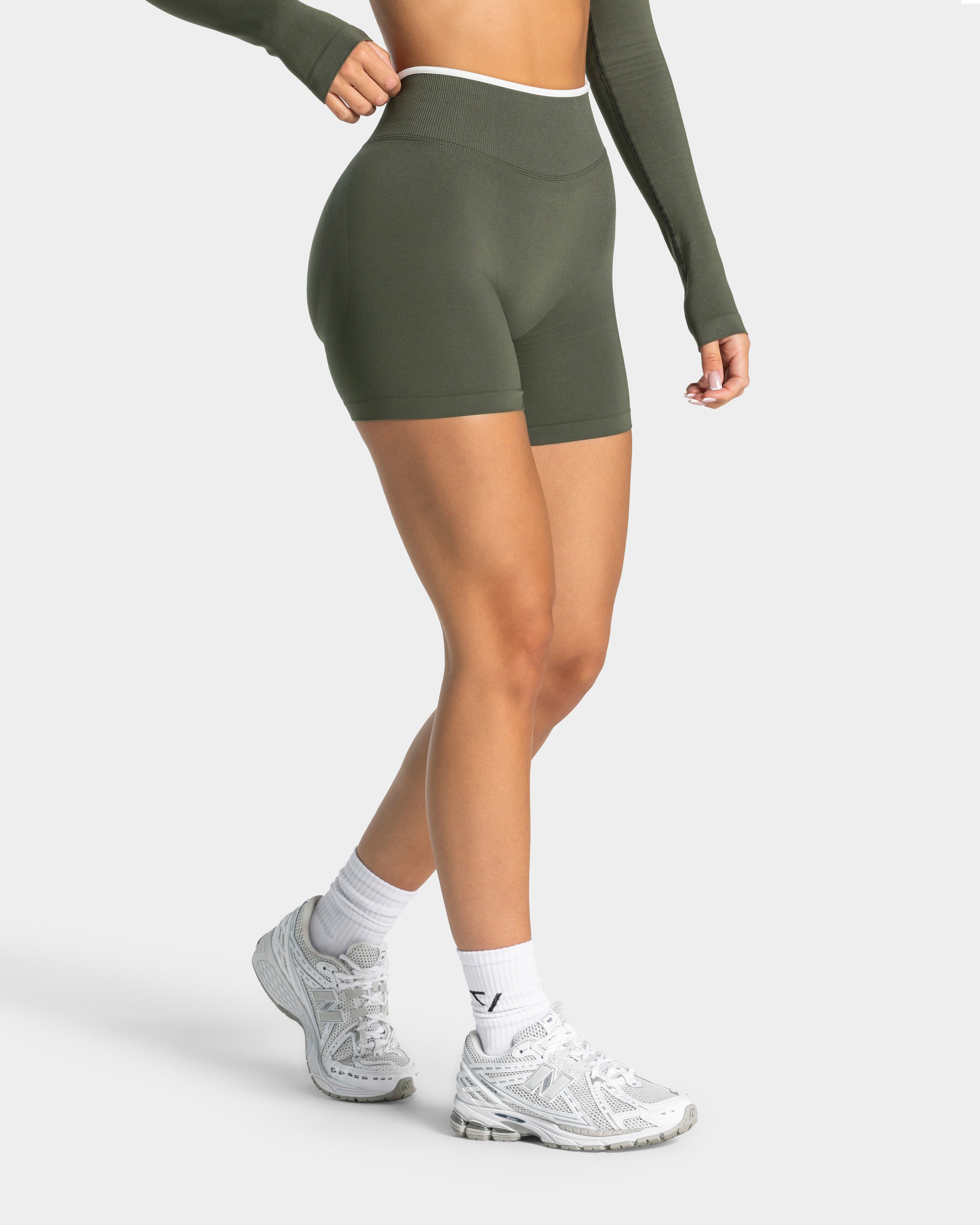 Contrastline Sculpt Scrunch Shorts "Khaki"