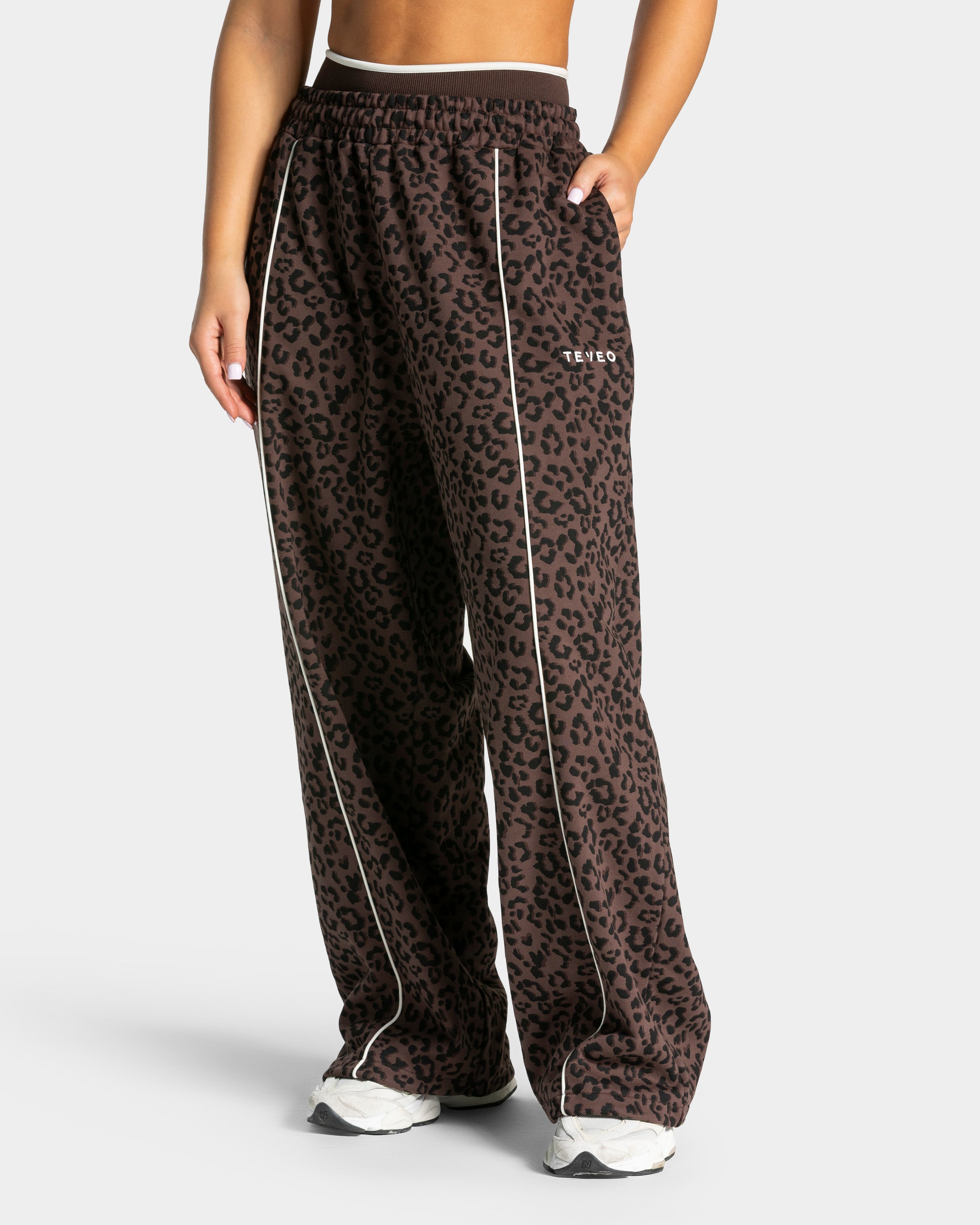 Contrastline Wide Leg Jogger "Leo Espresso"