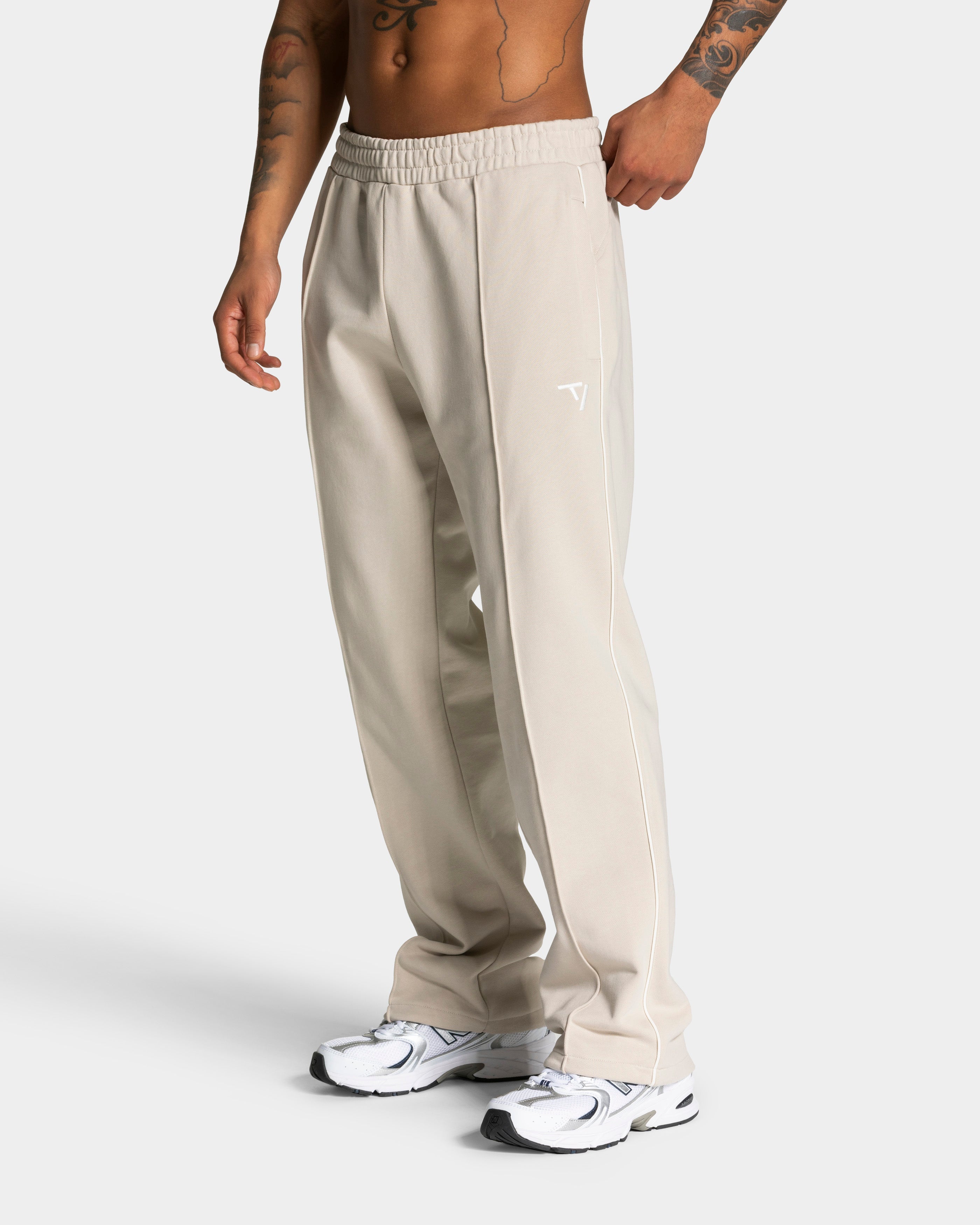 Contrastline Straight Leg Jogger "Cream"