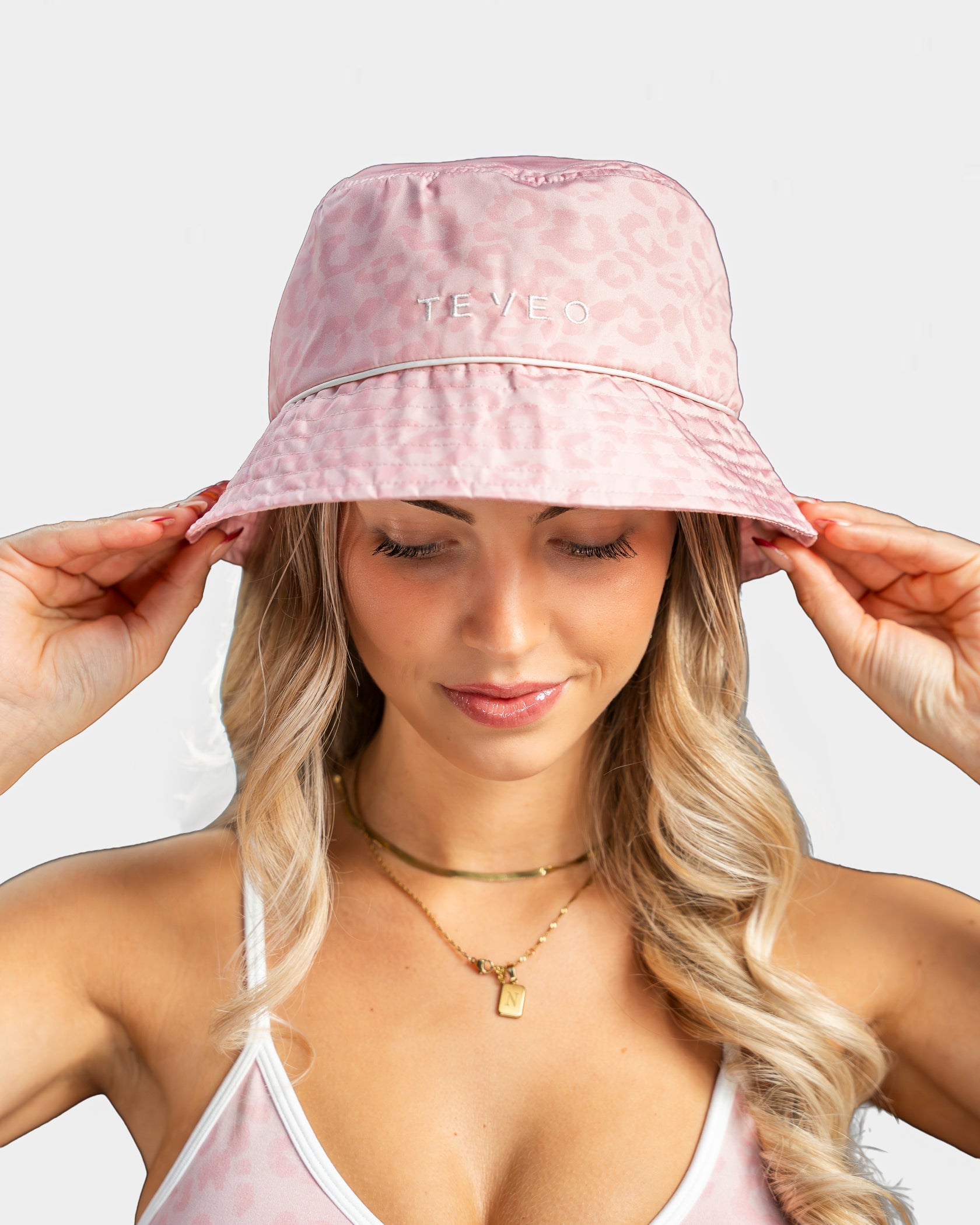 Contrastline Bucket Hat "Leo Rosa"