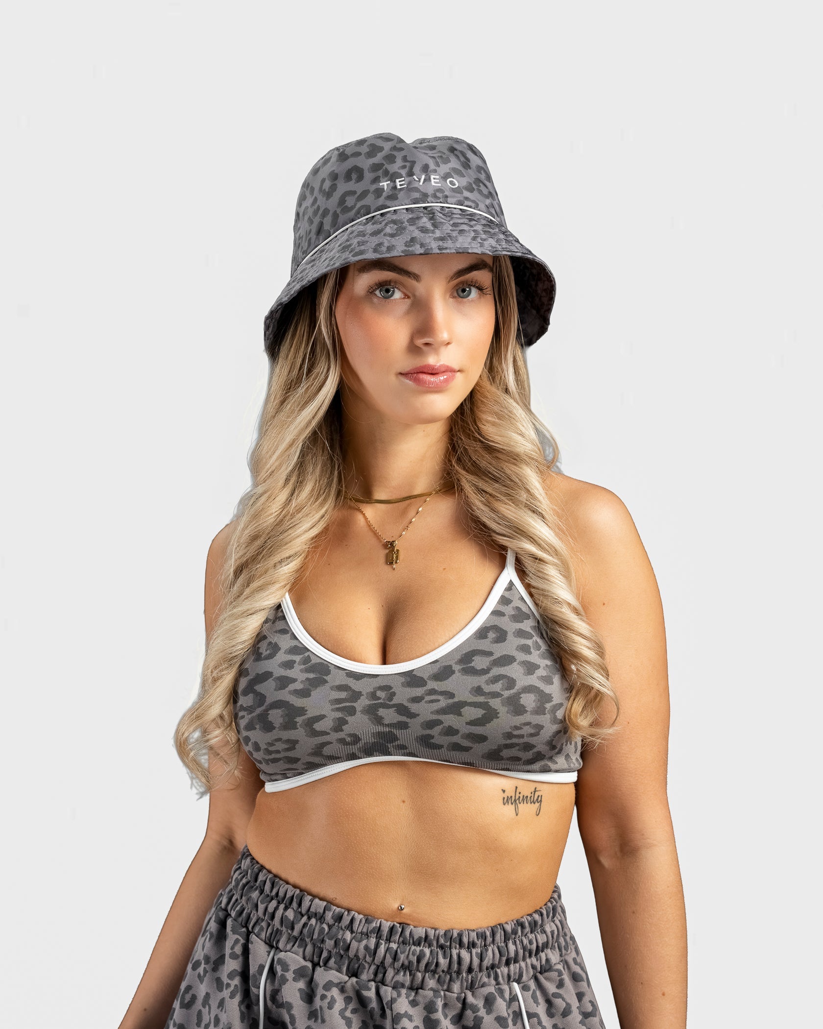 Contrastline Bucket Hat "Leo Graphit"