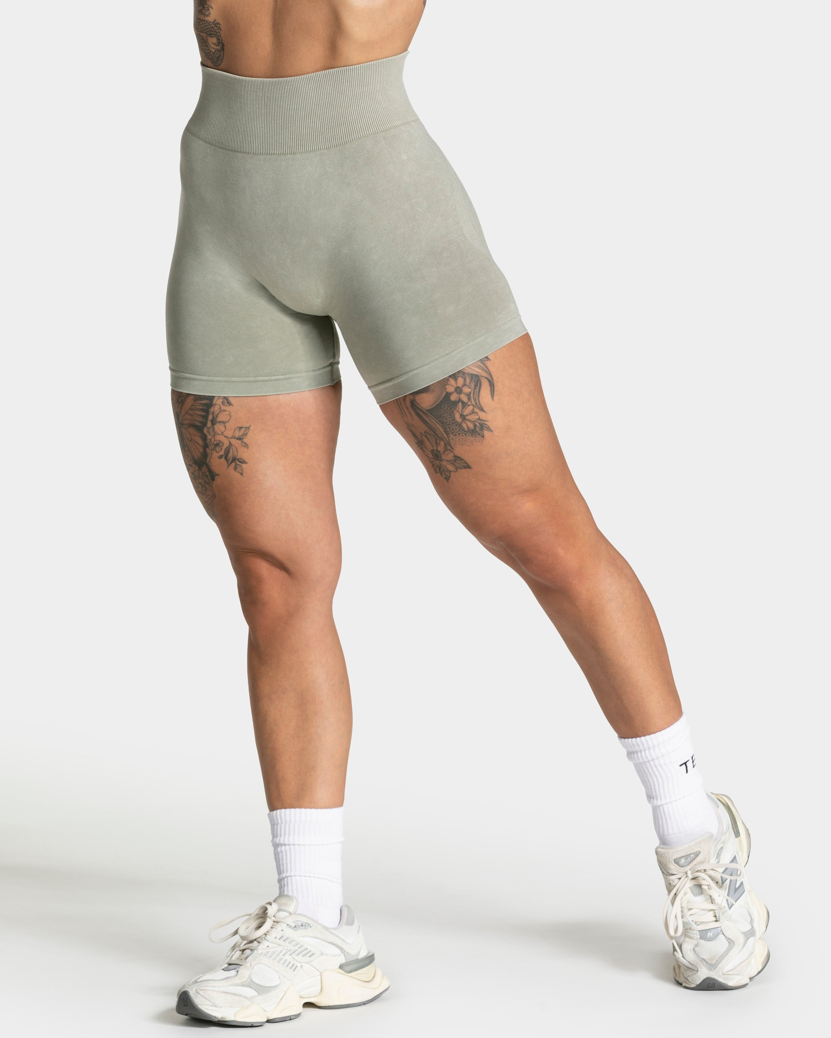 Acid Covert Scrunch Shorts  "Salbei"