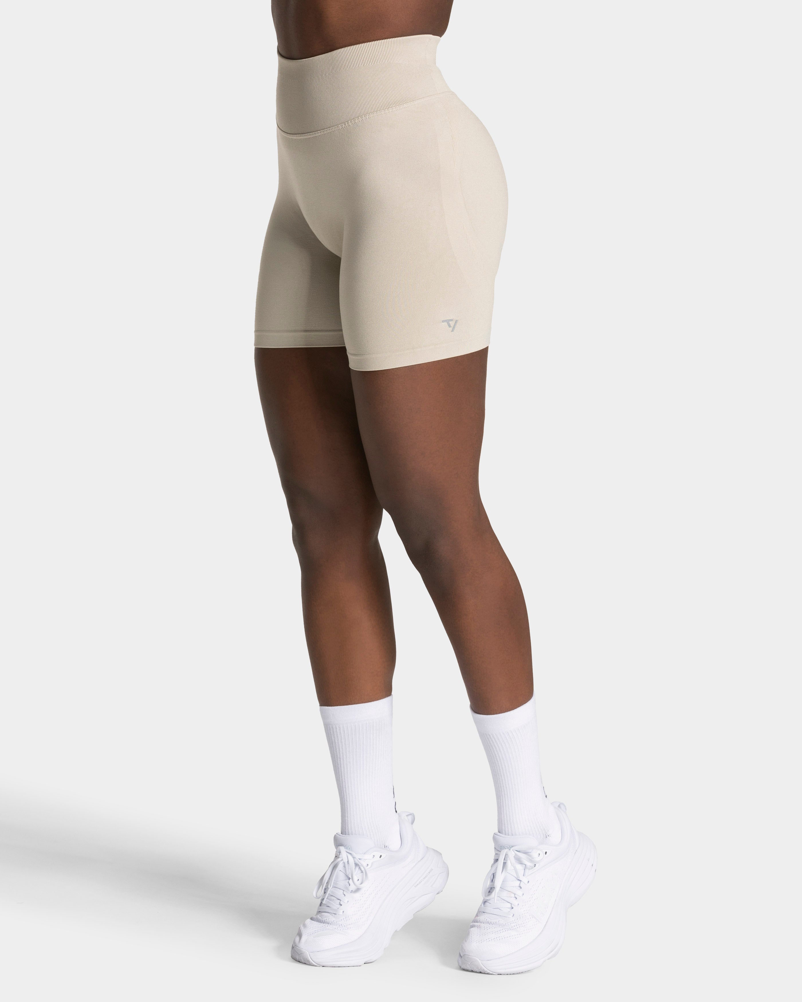 END Running Sculpt Scrunch Shorts "Latte"