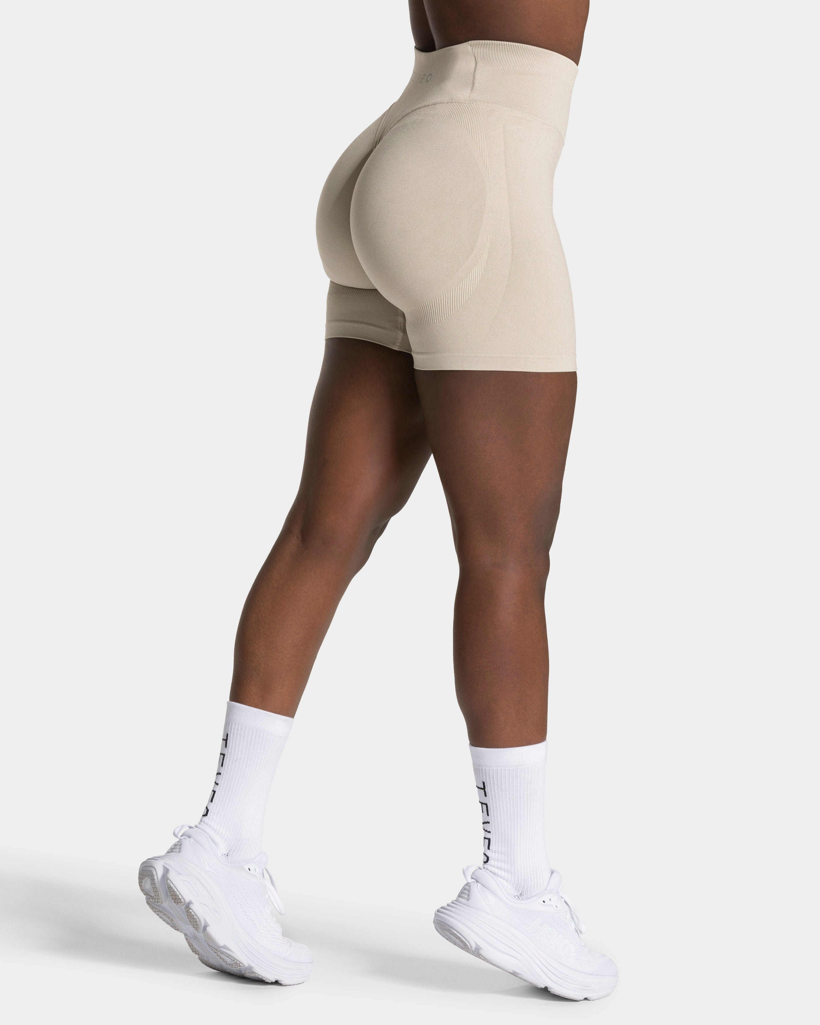 END Running Sculpt Scrunch Shorts "Latte"