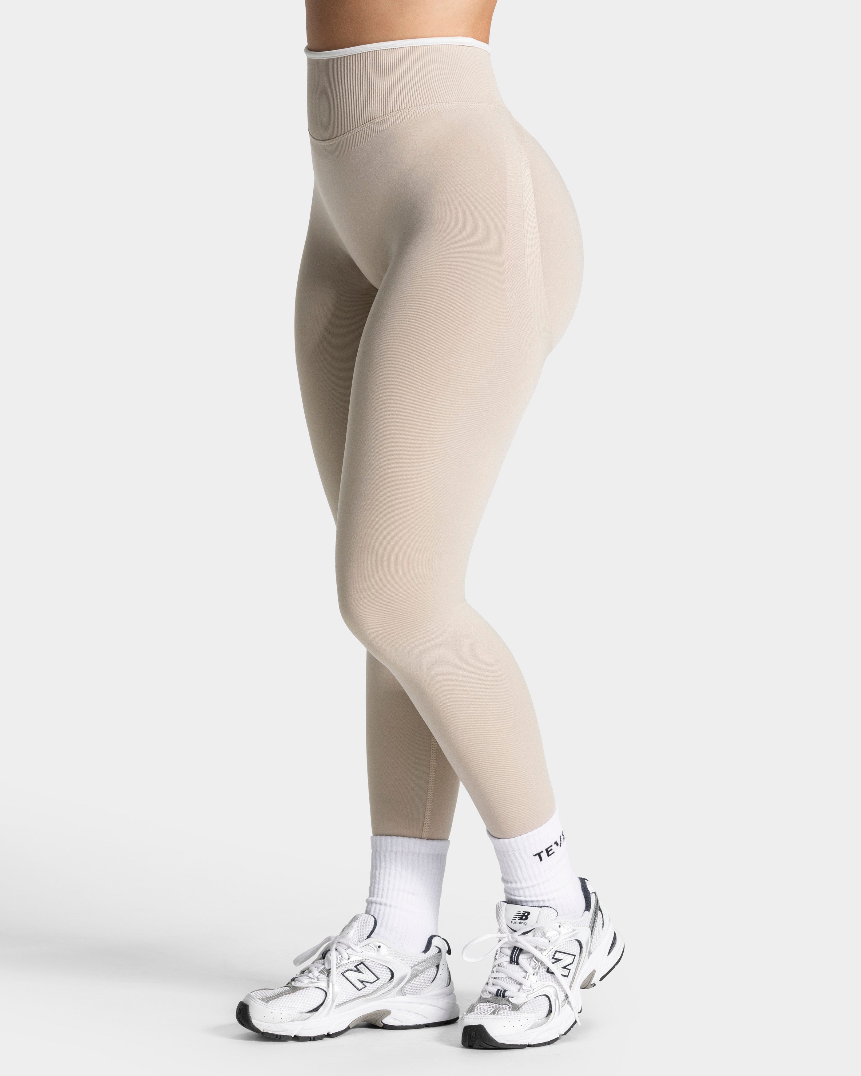Contrastline Sculpt Scrunch Leggings "Cream"