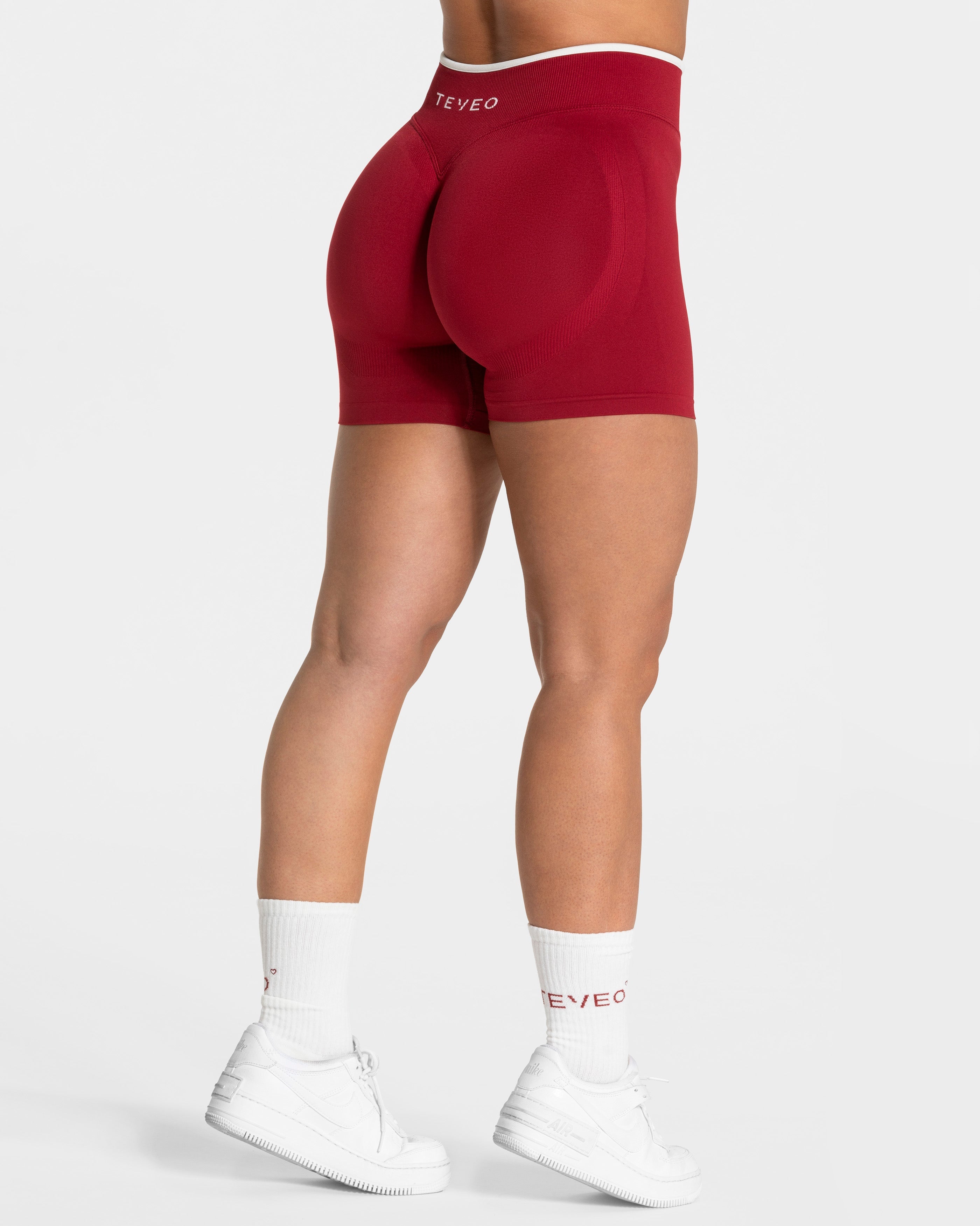 Contrastline Sculpt Scrunch Shorts "Cherry"