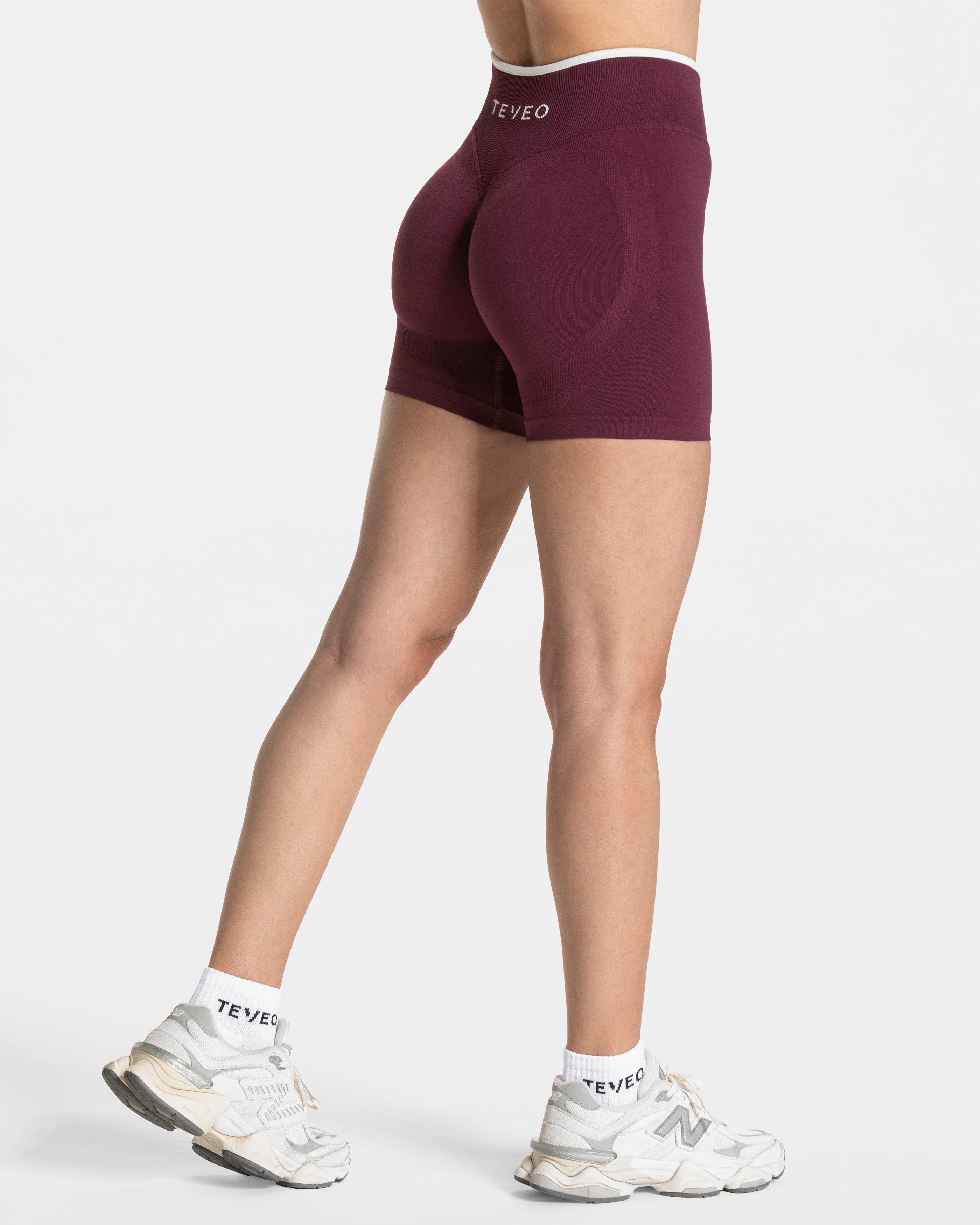 Contrastline Sculpt Scrunch Shorts "Pflaume"