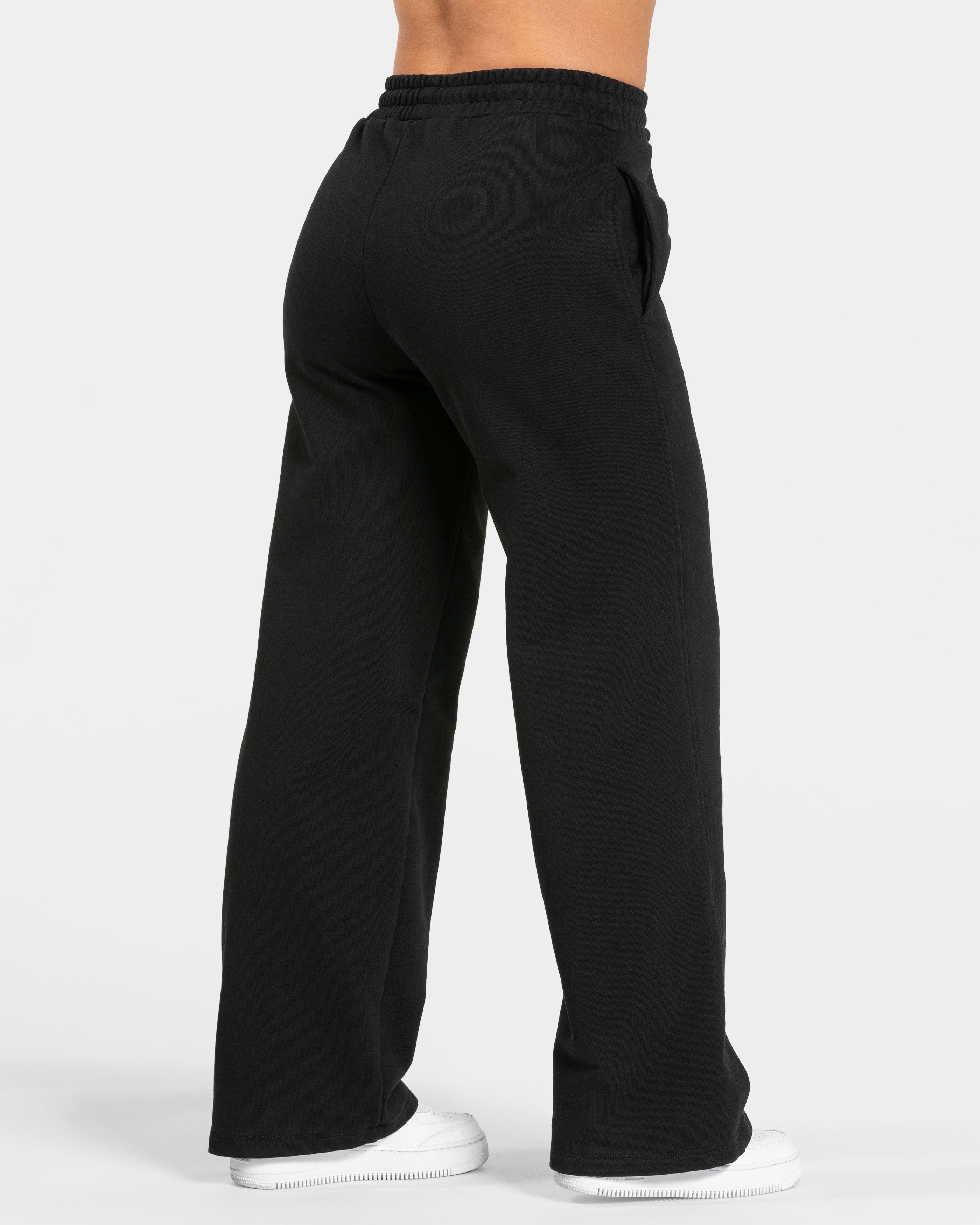 RI’VAIV Straight Leg Jogger "Schwarz"